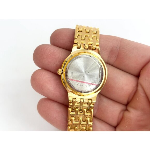 Elizabeth Taylor Bracelet Style Gold Ladies Vintage Wristwatch - 26mm - WORKS! - Picture 8 of 11